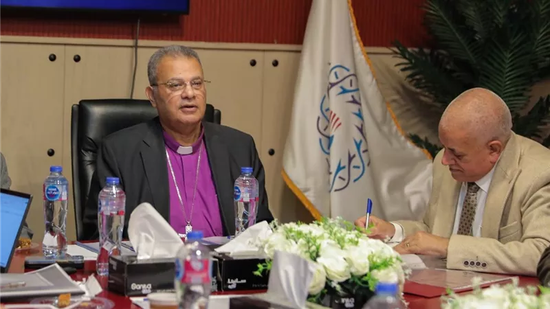 القس أندريه:  فبركة الأخبار والصور على السوشيال ميديا أجهضت المصداقية لها