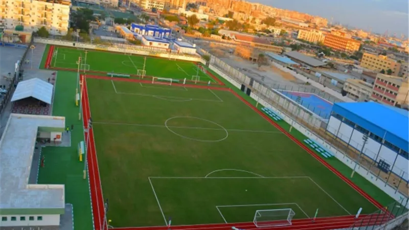 محافظ بورسعيد يفتتح أعمال تطوير الملعب الفرعي للنادي المصري