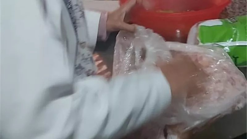 حملة تموينية مكبرة تضبط لحوم حواوشي فاسدة في الفيوم
