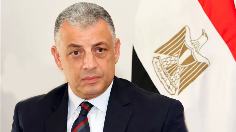 محافظ الإسماعيلية يتابع حادثة التعدي على معلم بمدرسة المجاورة الإعدادية