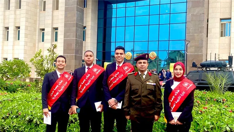 طلاب جامعة العاصمة يشاركون في مناقشة البحث الاستراتيجي للأكاديمية العسكرية