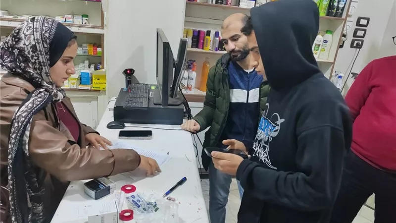 سقوط الطبيب المزيف بترسا.. حول الصيدلية لعيادة وصرف الدواء للمرضى