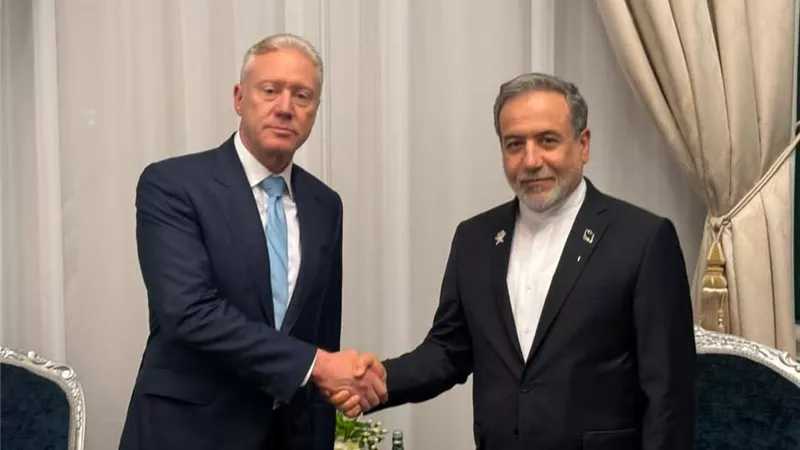 وزير خارجية لبنان لـ عراقجي: ندعم الحوار لكن ليس في طهران