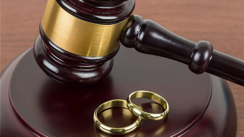 بعد ارتفاع حالات الطلاق.. هذه أسباب انخفاض عقود الزواج بين الشباب