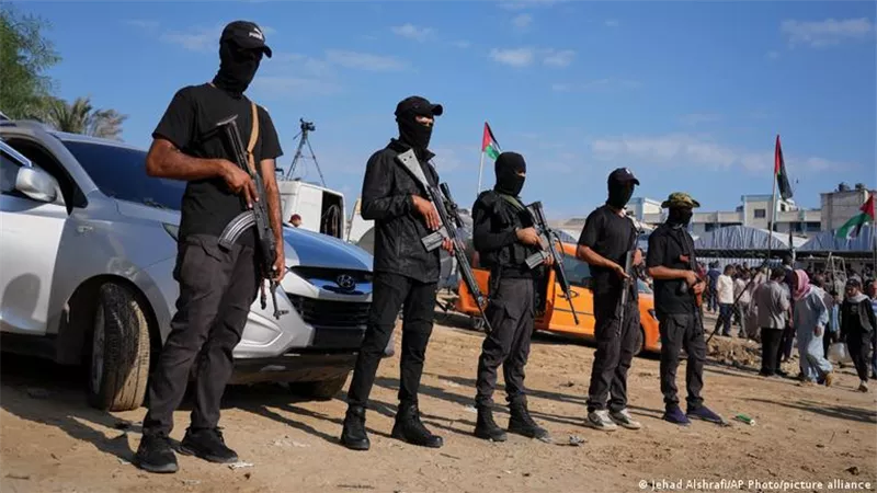إسرائيل تجند مزيدا من العملاء المسلحين في غزة.. وواشنطن: لا نتعامل معهم