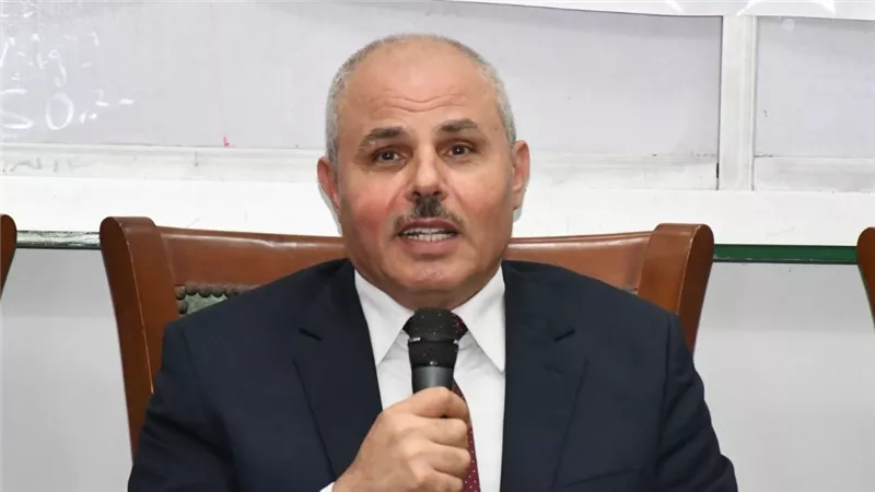 رئيس جامعة قناة السويس يهنئ 