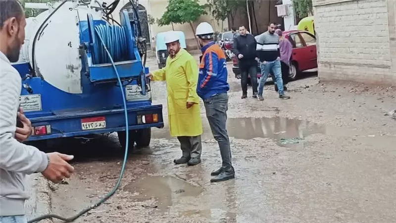 استمرار أعمال رفع مياه الأمطار في مراكز كفر الشيخ