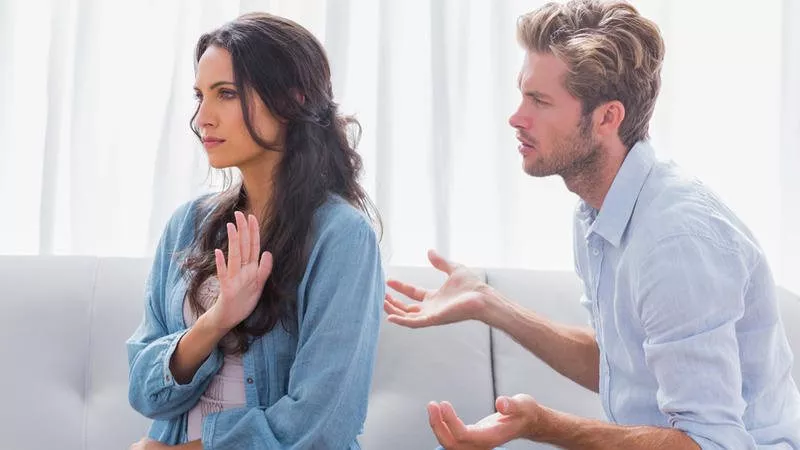 أبرزها الابتعاد عن التواصل.. كيف تتخطى انتهاء علاقتك العاطفية؟