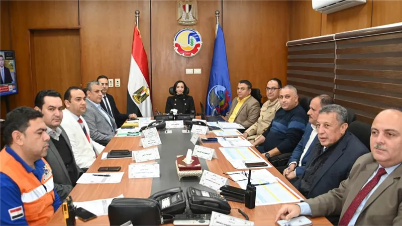 محافظ البحيرة تتابع غلق اللجان الانتخابية في اليوم الأول