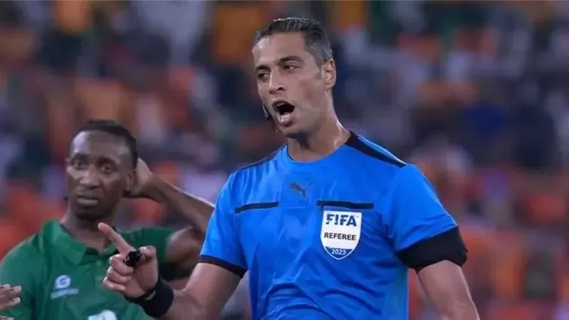 أمين عمر يدير مباراة فلسطين والسعودية في ربع نهائي كأس العرب  