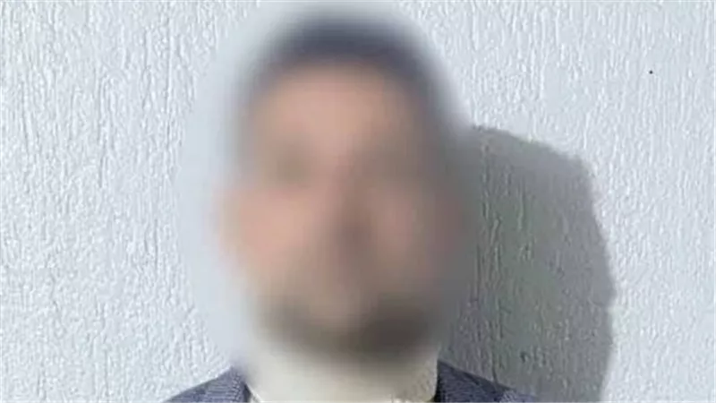 عاطل يتحرش بفتاة داخل ميكروباص.. والنيابة تحقق في الواقعة