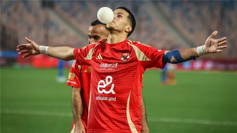 حقيقة تفكير حسام حسن في استبعاد مصطفى فتحي وإمام عاشور من المنتخب