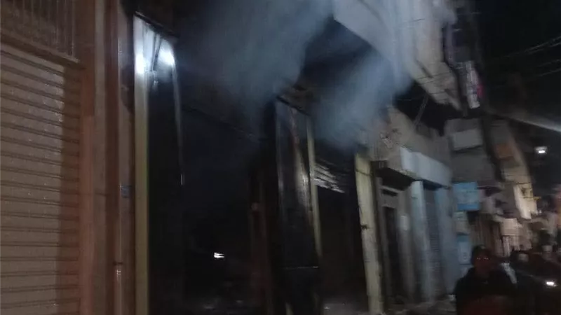 حريق داخل مطبعة بشارع سعيد.. وتدخل حاسم من الحماية المدنية يحول دون كارثة