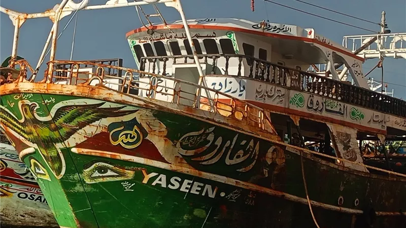 نوة قاسم.. توقف الصيد والملاحة البحرية بعزبة البرج بدمياط