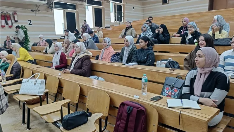 40 طالبًا بكلية طب أسنان عين شمس يحضرون ورشة Ready to Work