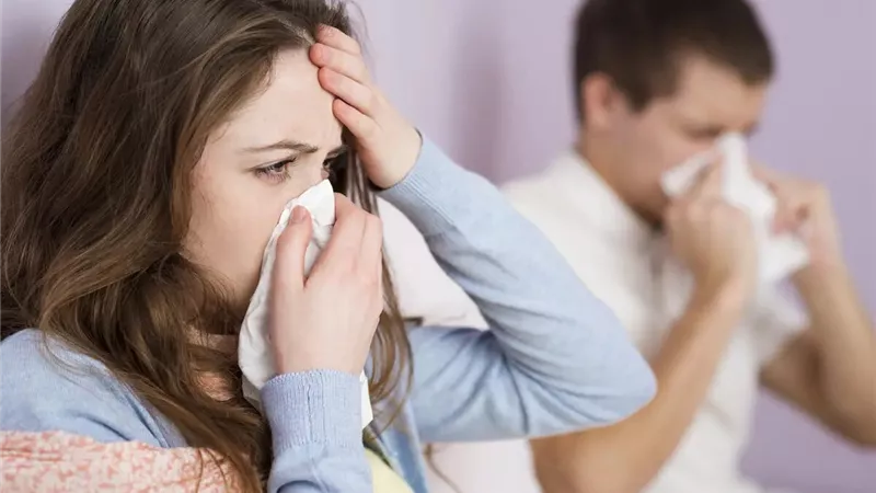 طبيب باطنة: سيطرنا علاجيًا على الفيروس المخلوي.. والمضادات الحيوية خطيرة