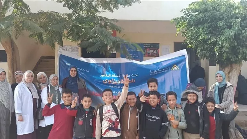 الكشف على 237 حالة في قافلة طبية لجامعة بنها بكفر شكر