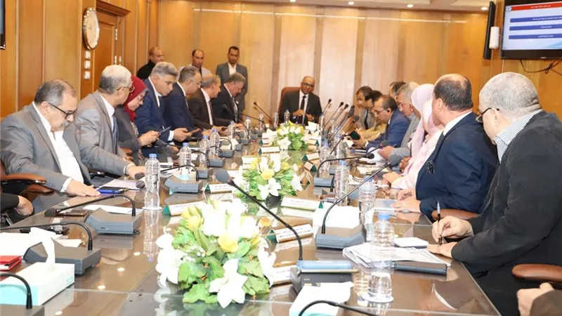 نائب وزير الإسكان يتابع إجراءات تطوير أداء الهيئة القومية لمياه الشرب