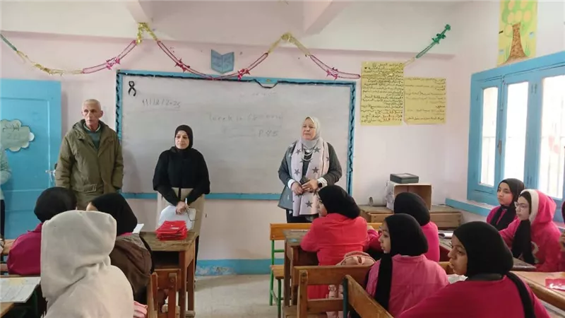 وكيل «تعليم بني سويف» تواصل المتابعة الميدانية لضبط العملية التعليمية