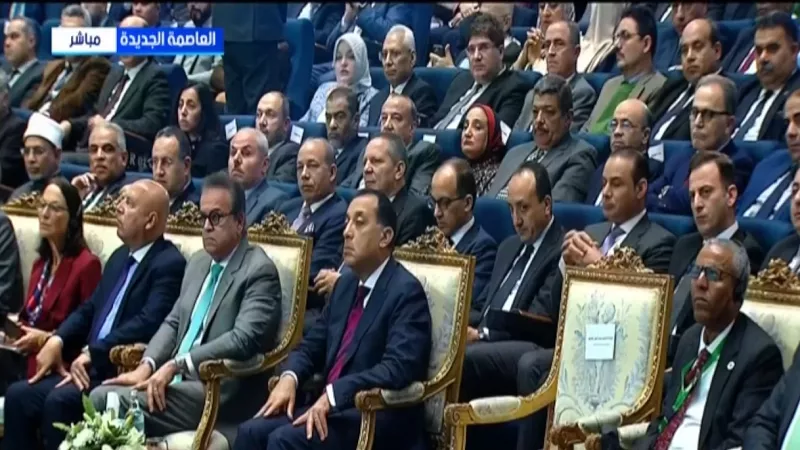 «مدبولي» يشاهد فيلما تعريفيا بمعرض تسويق مخرجات البحوث| فيديو