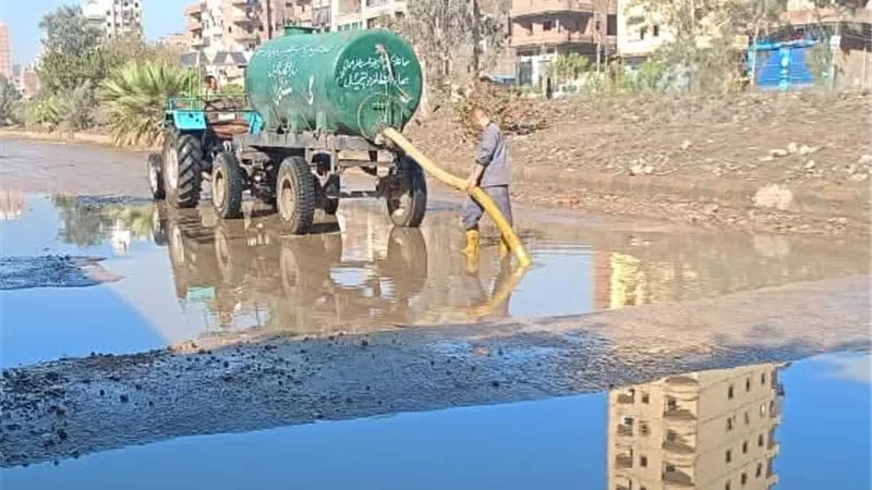 شفط مياه الأمطار بالأماكن المنخفضة بمركز ومدينة دسوق