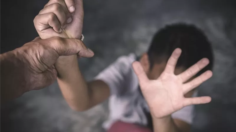 بالمية المغلية.. سيدة ترفع دعوى خلع على زوجها بسبب تعذيبه لأبنهما