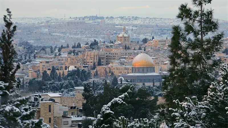 «الأونروا» تلقي باللوم على إسرائيل وسط مداهمات مكتبها في القدس