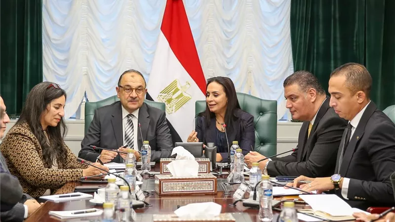 تعاون بين التضامن وقطاع الأعمال لتوسيع المشروعات الصناعية وتمكين المرأة