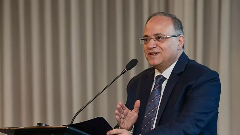 هيئة الدواء تبحث مع شركة جيتس توظيف الذكاء الاصطناعي بمجال التنظيم الدوائي