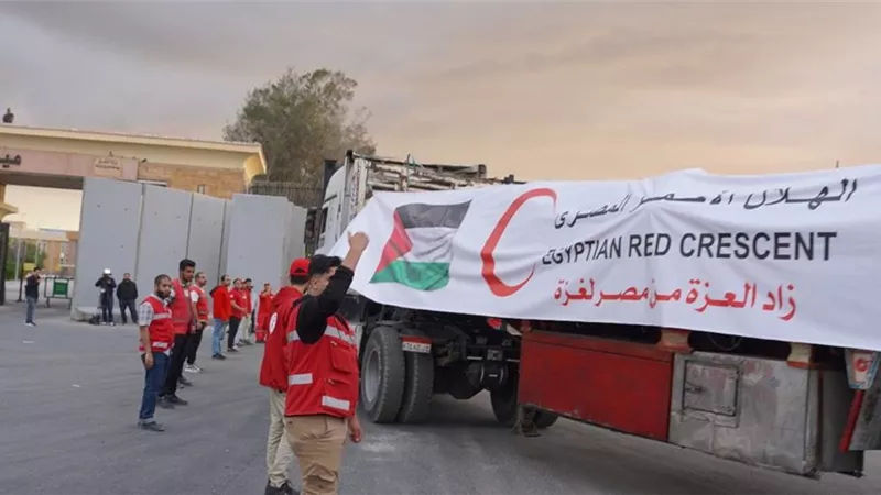 دفعة 92.. الهلال الأحمر المصري يطلق قافلة مساعدات لغزة تتجاوز 9 آلاف طن 