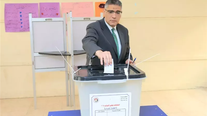 محافظ الجيزة يُدلى بصوته فى انتخابات مجلس النواب 2025