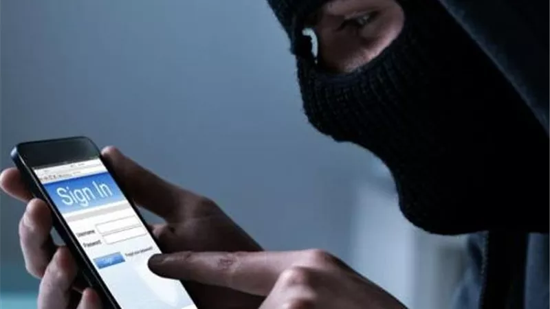 أهم الأخطاء التي تهدد أمان الهواتف الذكية وكيفية تتجنبها
