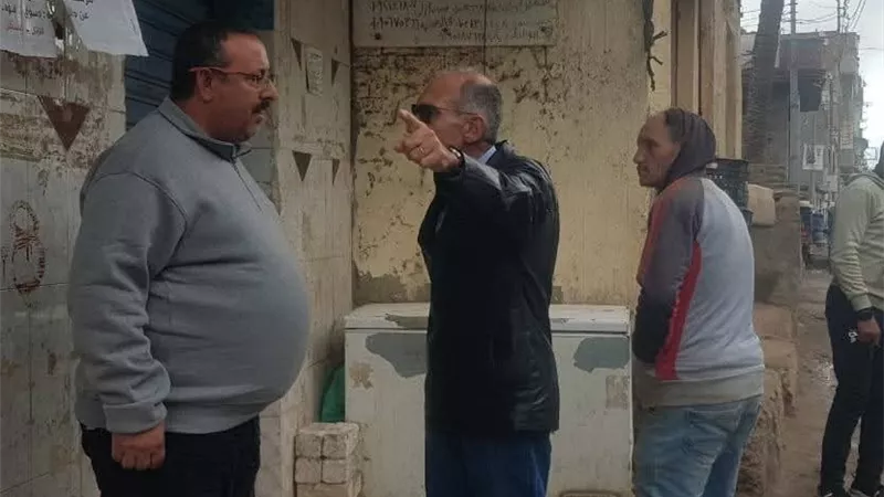 رئيس «مياه كفر الشيخ» يتفقد أعمال شبكات الصرف الصحي بـ«حياة كريمة»