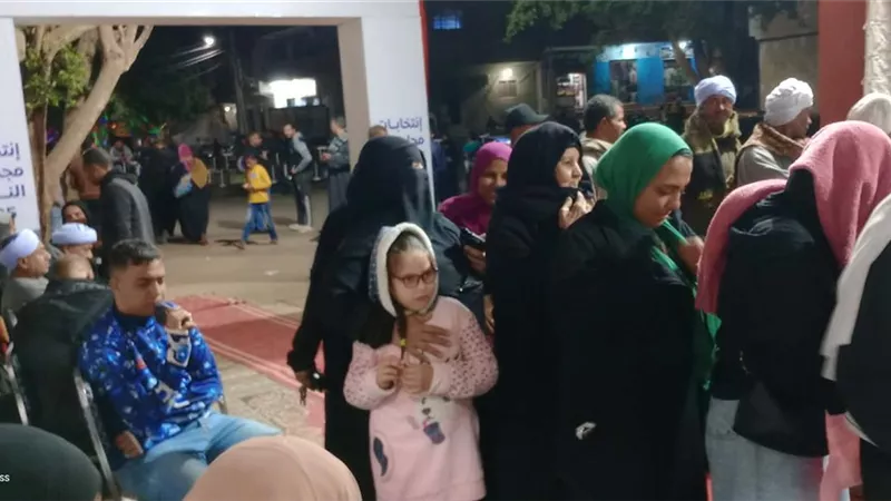 الفتيات يتصدرن المشهد في انتخابات النواب بالأقصر   
