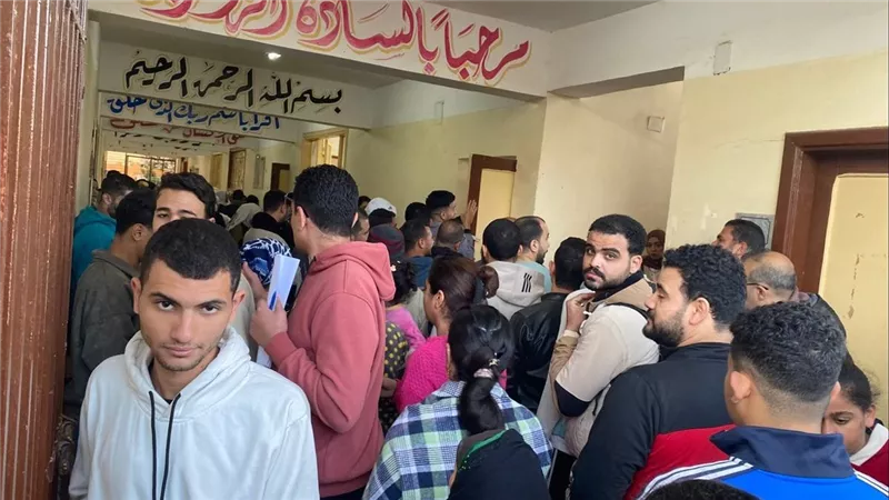  إقبال كثيف للناخبين على لجان الاقتراع في الفترة المسائية بالمنيا  