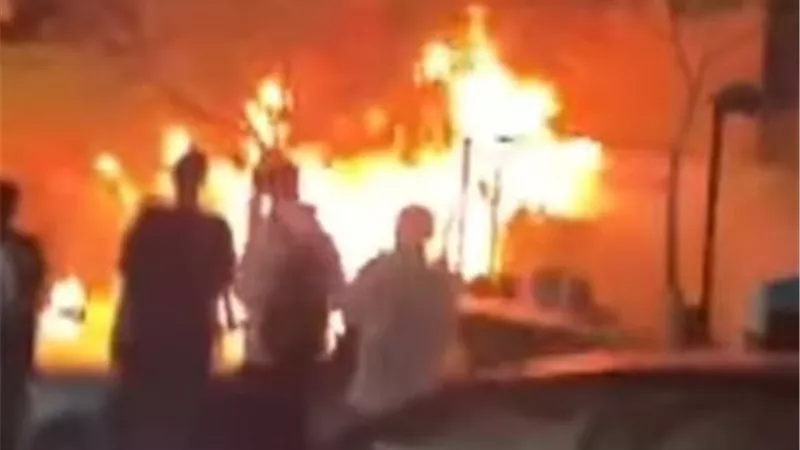 نشوب حريق بمخزن نادي الترسانة بكورنيش النيل في إمبابة