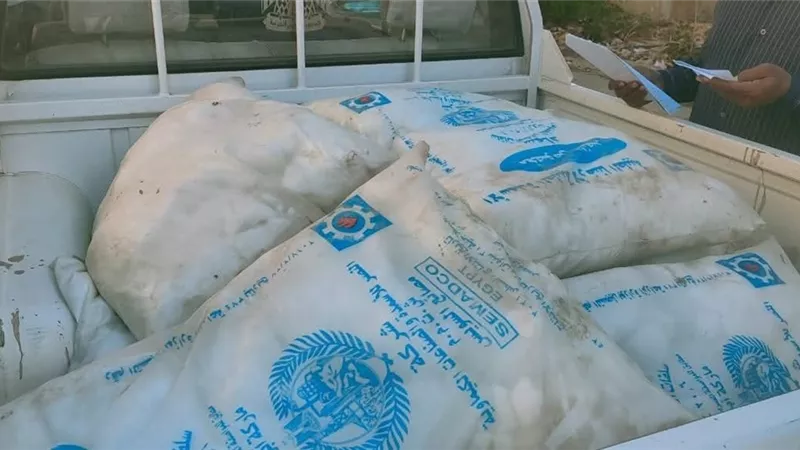 ضبط طن أسمدة زراعية منتهى الصلاحية في حملة تموينية غرب الأقصر