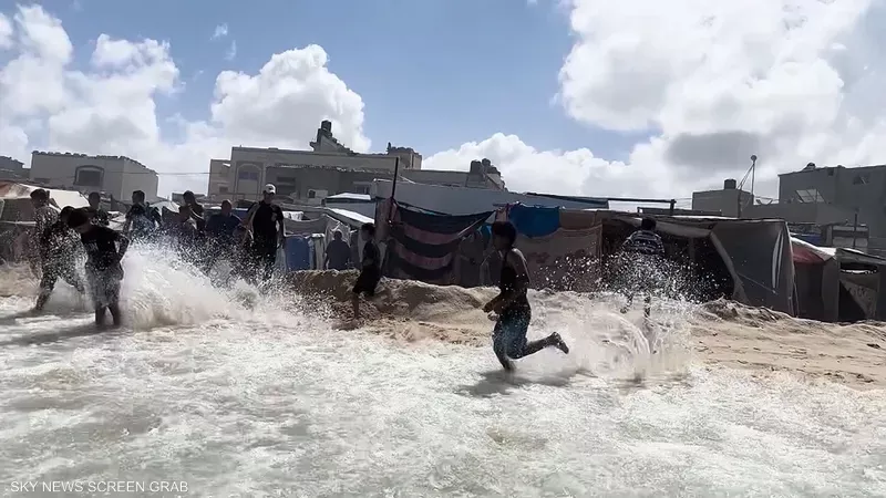 غرق نص مليون خيمة في غزة وتحذير من ارتفاع وفيات الأطفال وكبار السن|فيديو