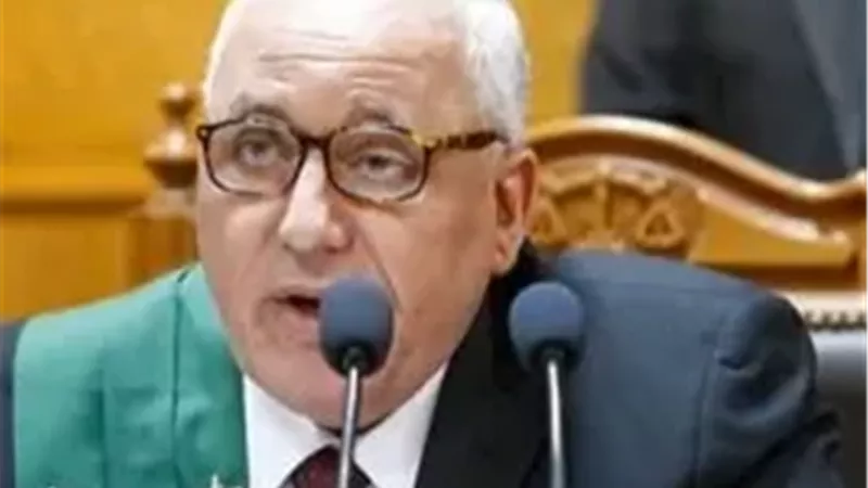 محاكمة 65 متهمًا في قضية 
