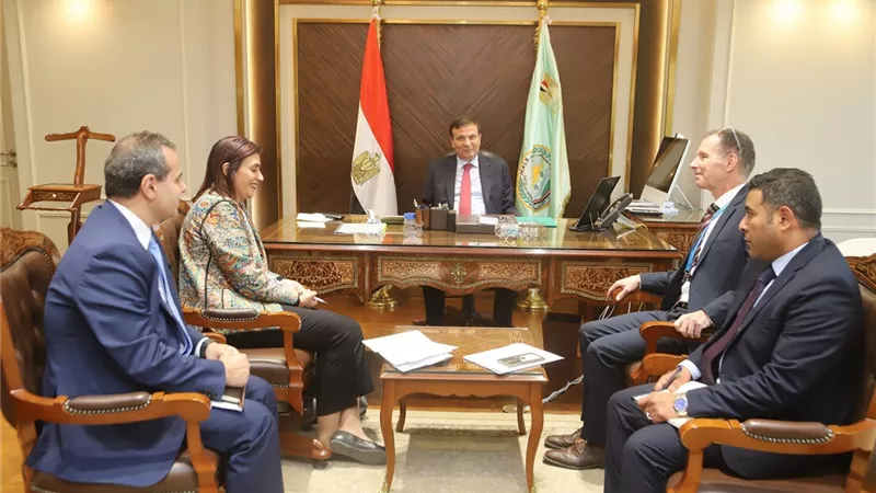 علاء فاروق يعزز الشراكة مع برنامج الأغذية العالمي لتطوير الزراعة 