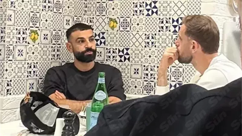 لقاء سري ورسائل خفية.. محمد صلاح يفتح باب التكهنات حول مستقبله مع ليفربول