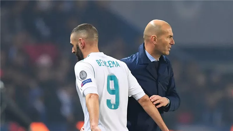 كريم بنزيما يعلق على إمكانية قيادة زيدان لمنتخب فرنسا
