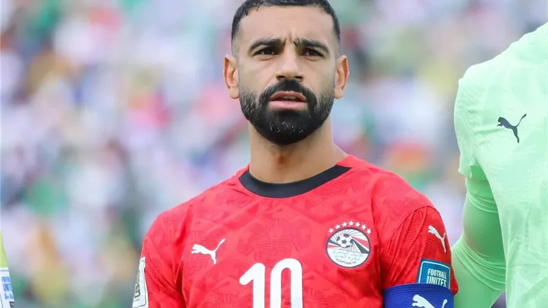 الصحف الإنجليزية تتغنى بـ صلاح ومرموش بعد فوز منتخب مصر على زيمبابوي