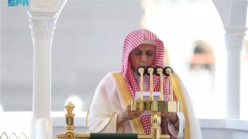 خطيب المسجد الحرام: تعزيز الهوية يحفظ الأسرة والمجتمع ويرسخ الانتماء