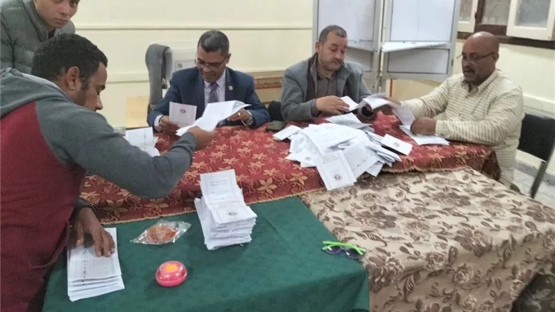  تواصل فرز أصوات الإعادة بأسيوط في الدوائر الثلاث الملغاة  