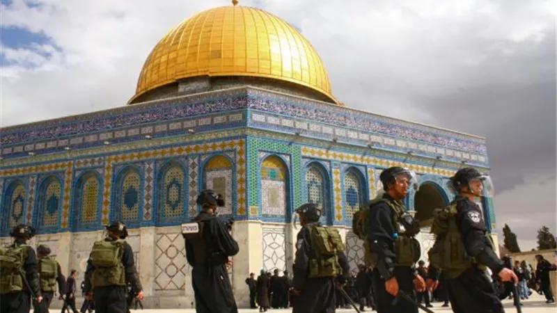 فلسطين: 27 اقتحاما للأقصى ومنع الأذان 53 وقتا بالإبراهيمي الشهر الماضي