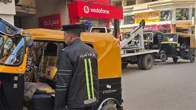 استمرار تكثيف الحملات لضبط التكاتك المخالفة لخطوط السير بالشرقية|صور