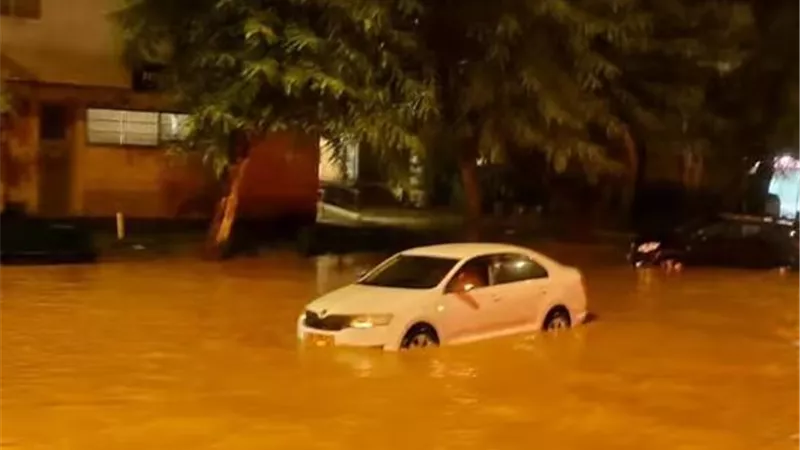 الطبيعة تنتقم.. العاصفة بايرون تلقي الرعب في قلوب الإسرائيليين