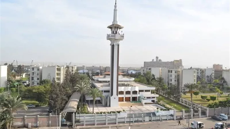 طعن في الرقبة.. تفاصيل واقعة الاعتداء على المصلين بالإٍسكندرية