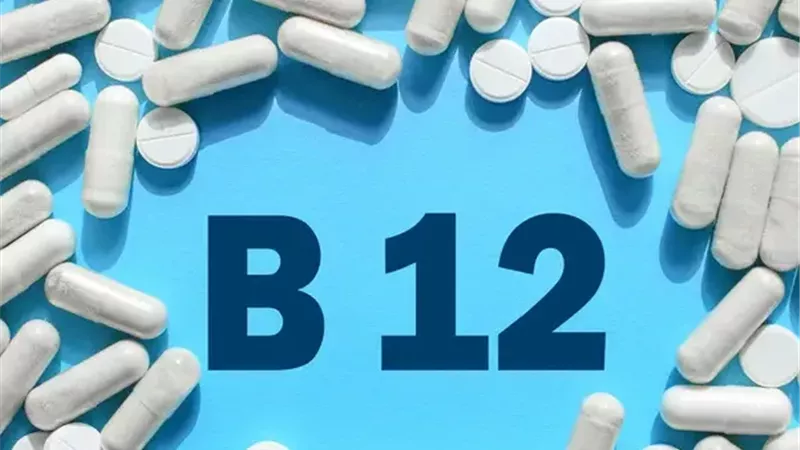 أفضل وقت لتناول فيتامين B12 ونصائح لتعزيز الامتصاص